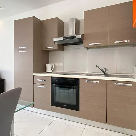 Paceville Apartman *