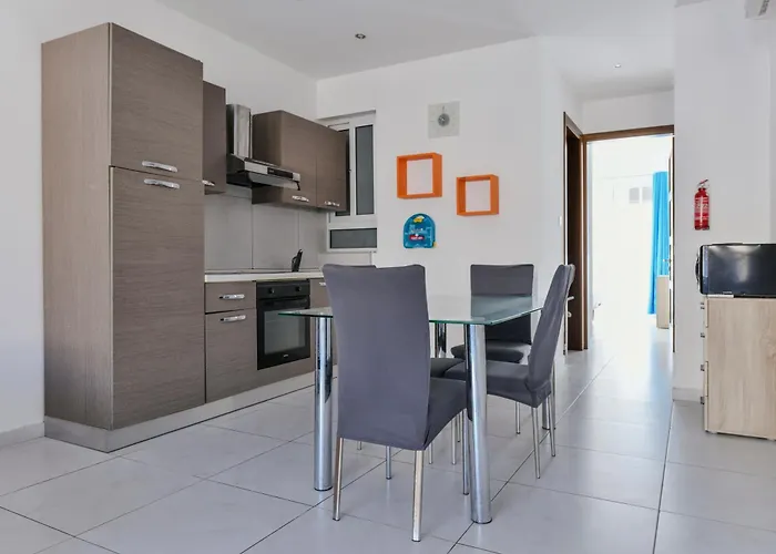 Paceville Apartman *