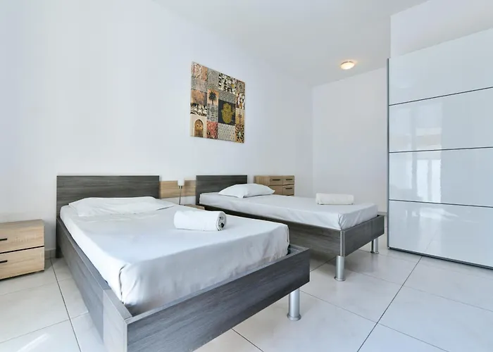 Paceville Apartman *